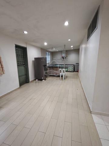 RUMAH SEMI D LOKASI STRATEGIK UNTUK dIJUAL 1