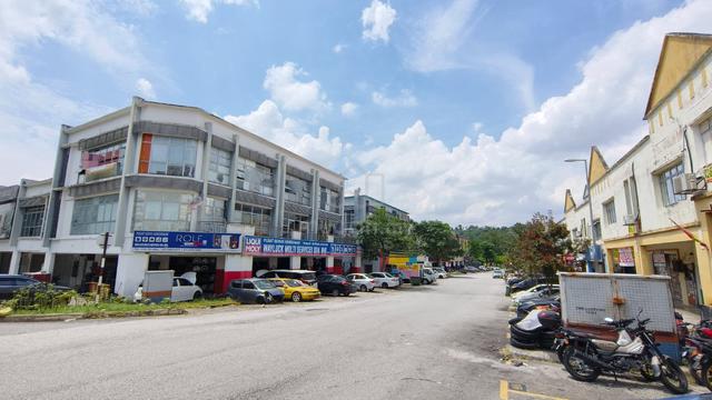 Taman Puncak Jalil Shop 1