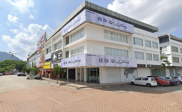 2 Unit Adjoining 3-Storey Commercial For Sale| Main Road Frontage 1