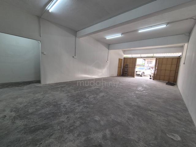 Facing mainroad Shoplot at Ujong pasir for rent 1