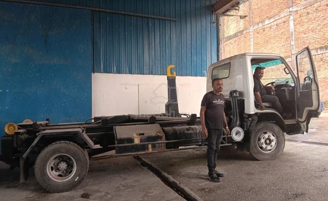 Isuzu NPR70 RORO Lorry - photo 5 of 5