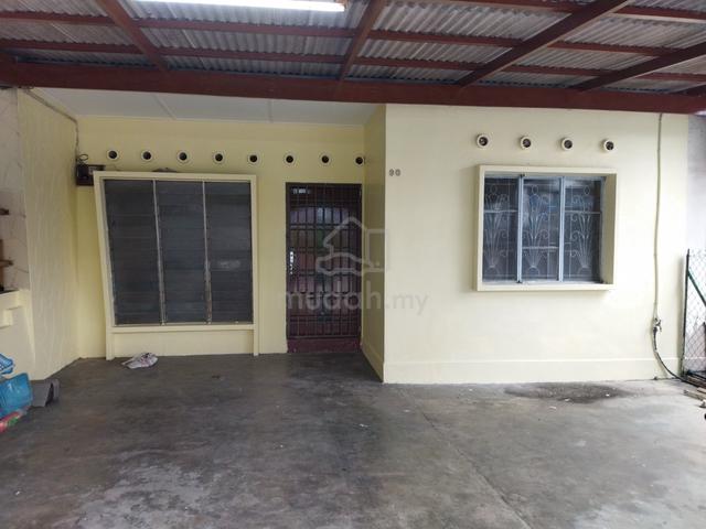 Single Storey Terrace/ 5 min Walk Distance To CIQ/RTS/Next to SKS Mall 1