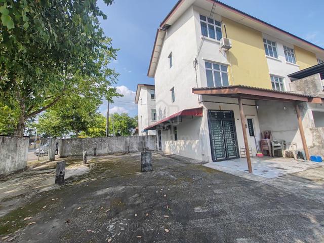 For Rent 3 Storey corner house at Jalan Bayan@Taman Megah Ria Masai 1