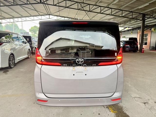 2022 Toyota NOAH 2.0 Z (A) HUD Dim 360 Auto parkin - 4