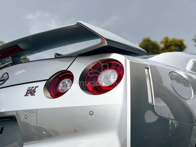 2023 Nissan GT-R R35 Black Edition - 5