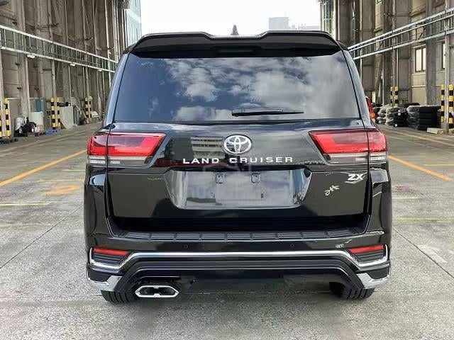 2025 Toyota LANDCRUISER 3.4 300 ZX BLK Interior - 5