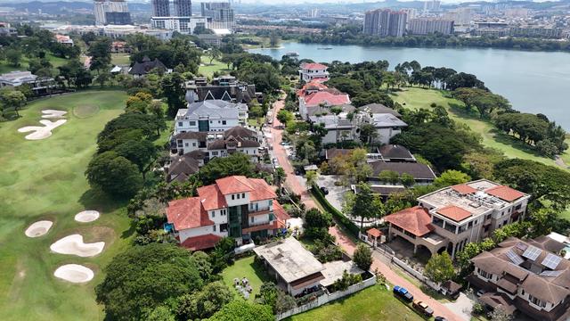 Luxury Designer Bungalow Golf VIew & Lake | Good FENGSHUI 1