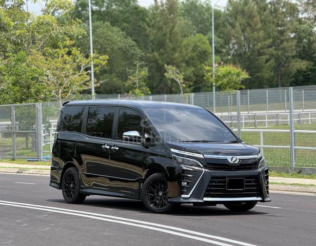 2019 Toyota VOXY 2.0 ZS KIRAMEKI II (A) (Car King) - 1