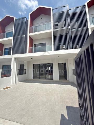 Full Loan + Cashback! New 3 Storey House, 5 Room 5 Bath, Move In Ready 1