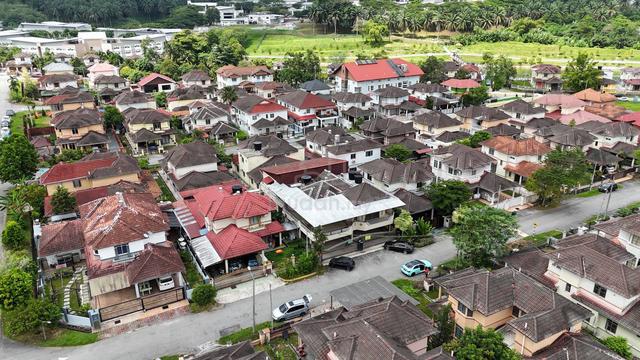 SPACIOUS 6R8B BUNGALOW 🏡 2-Storey @ Taman Tasik Semenyih 3