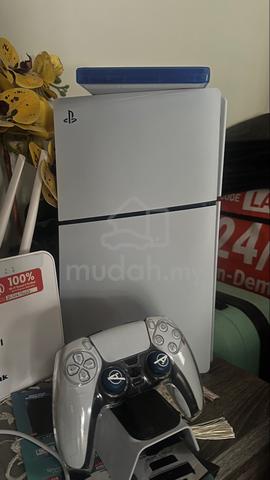 Ps5 slim disc 1TB - photo 2 of 3