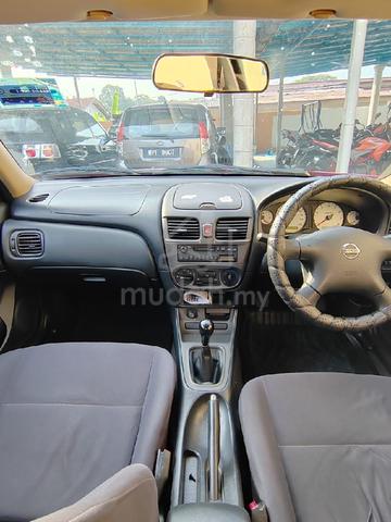Nissan Sentra 1.6cc manual thn 2010 (3 digit plat) - 4