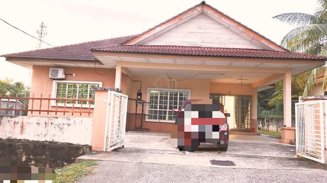 Banglo di sungai gau 1