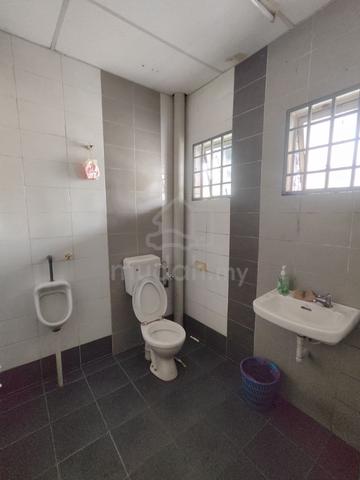 Main Road 💥 Bercham Ground Floor Shop Corner (extra land + low price) 3