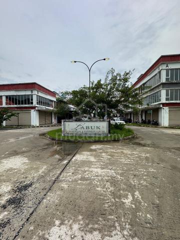 3-Storey Corner Shop Office For Sale @ Mile 12 1
