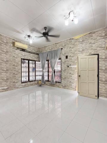 Single Storey Terrace House @ Seri Austin, Dato Onn 1
