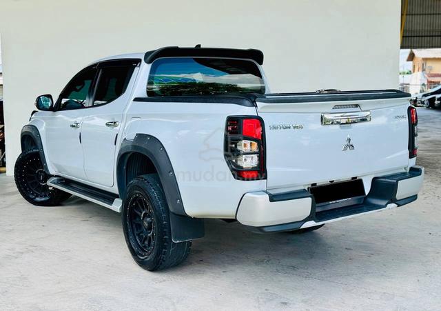 Mitsubishi Triton 2.4 VGT Premium Facelift Fullaon - 2