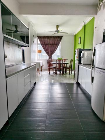 Sharing Room to Let at Pantai Towers 1