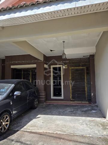 Cozy terrace for sale at Sungai Buloh Country Resort 1