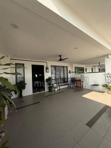 freehold,second house,double storey,extra backyard,renovated 1