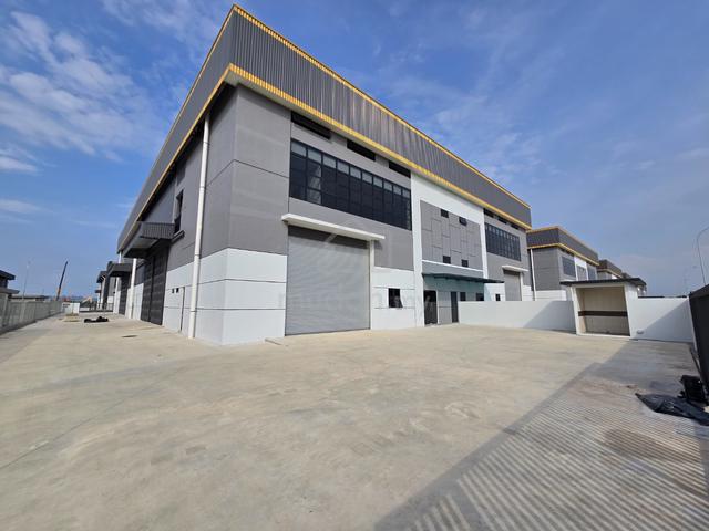 Brand New Cluster Semi-D Factory @KIIP Location Convenient Access WEC 1