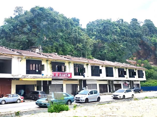 3 Adjoining Kedai Shoplot Depan KOLEJ Ipoh Greentown Botani Bercham 1