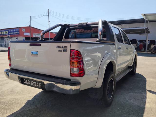 2011 Toyota HILUX 2.5 G FACELIFT (A) - 4