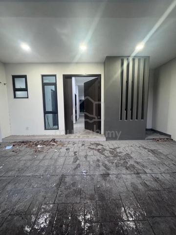 Huge Landed 2-Storey OnePark in Taman Semenyih Idaman Semenyih 1