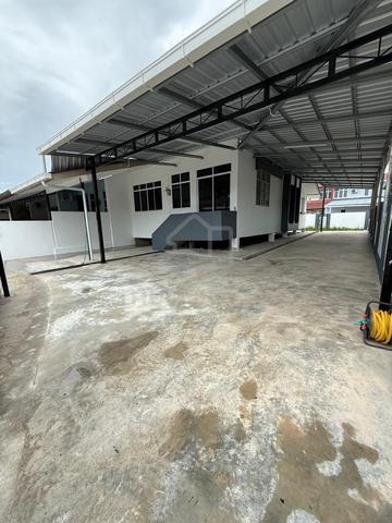 Single Storey CORNER Huge Carporch Kuching Arang Road For Rent 1