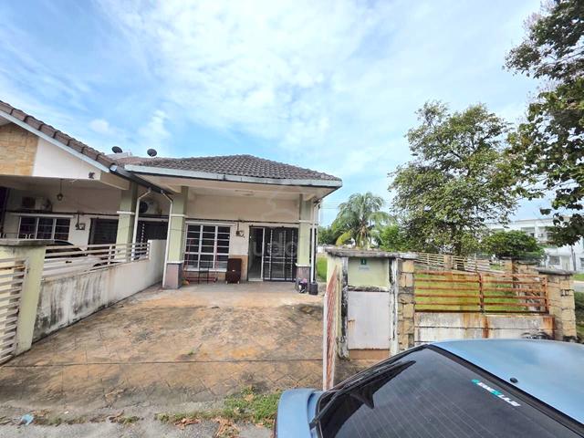 CORNER LOT Single Storey Taman Sri Tanjung Semenyih. 1