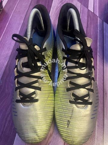 kasut bola nike neymar