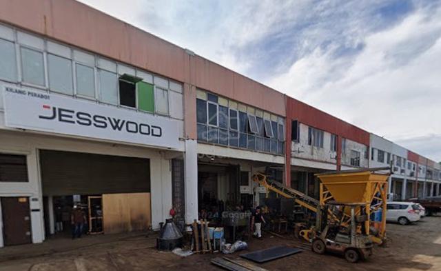 Taman Perindustrian Puchong 1.5 Storey Link Factory for Rent 1