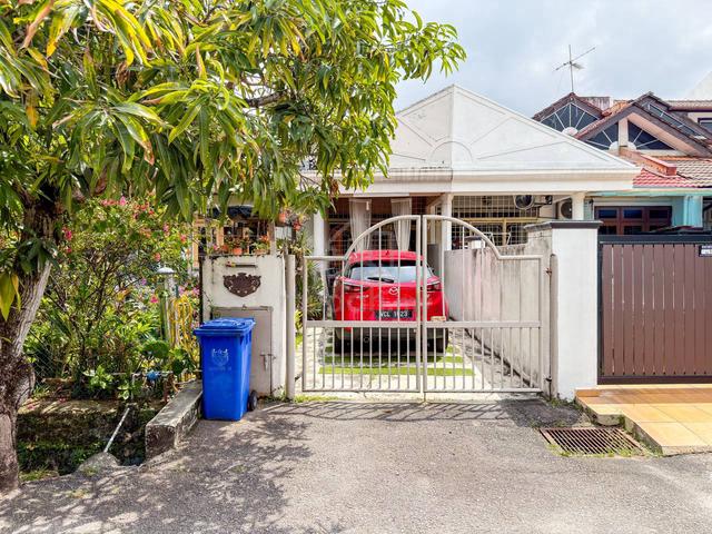 HUGE SIZE! CORNER LOT Single Storey Terrace, Seksyen 18, Shah Alam 1