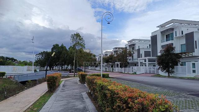 Hill Park 3 Storey Bungalow Corner Lot for Sale Bm Alma 1