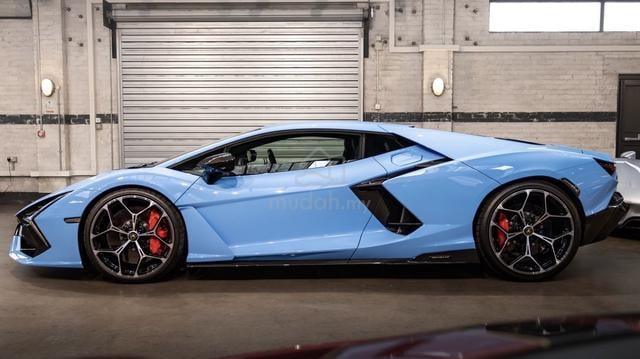 2024 Lamborghini Revuelto CARBON PACK / LOW MILES - 3