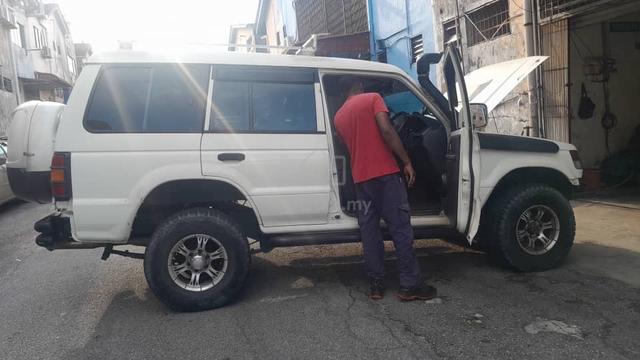 1997 Mitsubishi PAJERO 2.5 (M) - 4