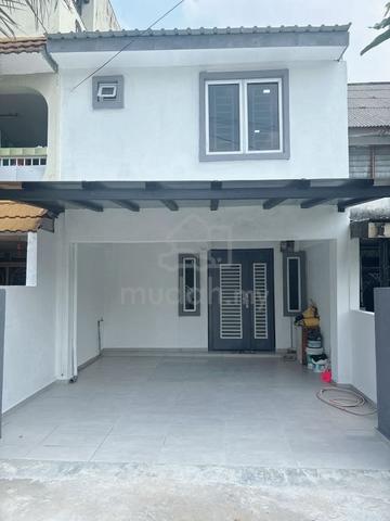 REFURBISHED! 2.5 storey P.J. SELATAN, PETALING JAYA, SELANGOR 1