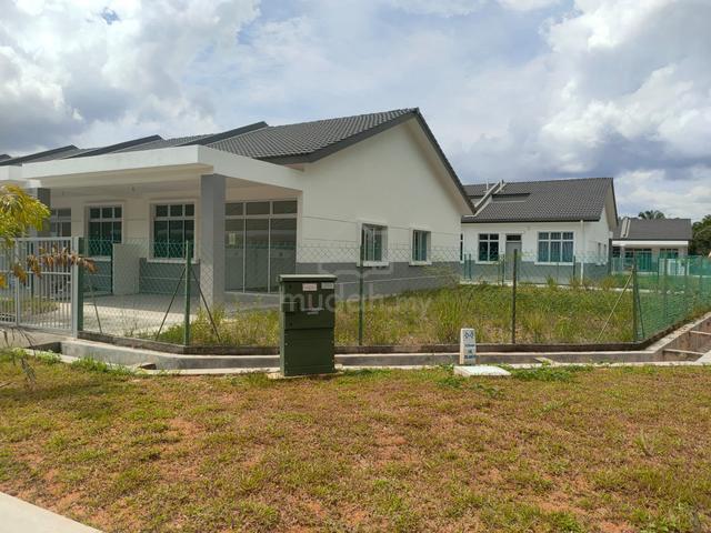 1 Storey Terraced house corner taman Langat utama banting Selangor 1