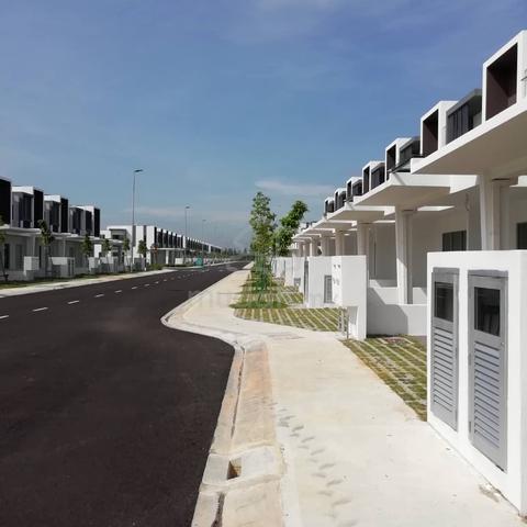 Double storey terrace house cyber South 1