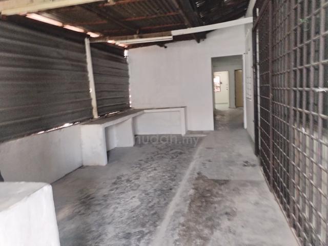 Sri Skudai 2 sty shophouse 22x70 suitable for any business & hostel 2