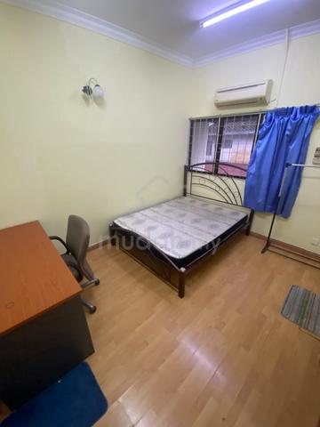 F/F Room😍Middle Room with Attached Sharing 🚽for Rent in Bangsar, KL 1