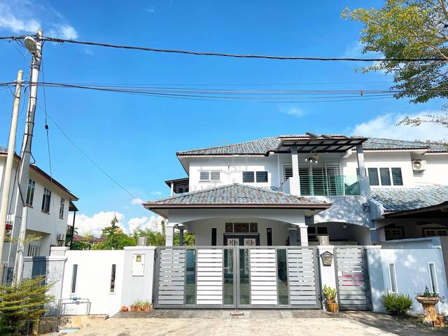 Semi Detached @ Pinggiran Tasik (Belakang Dynaton) 1