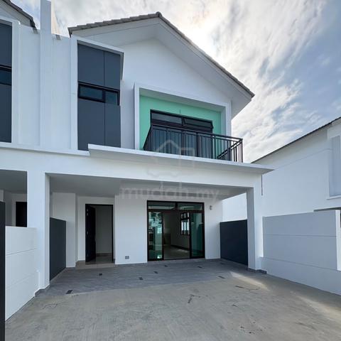 Austin Duta Double Storey Terrace Endlot 1