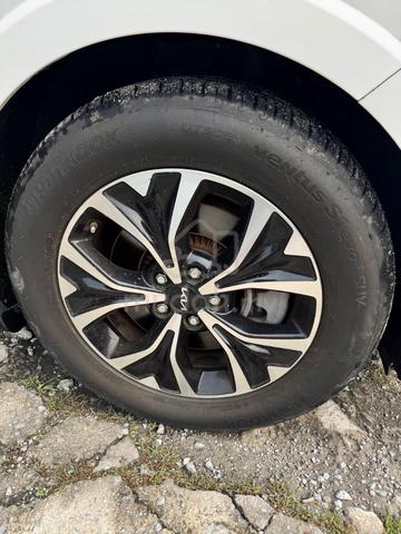 Kia Carnival 11 Seater Luxury MPV 1 Owner - 4