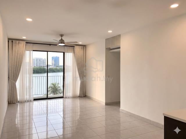E Island Lake Haven 1