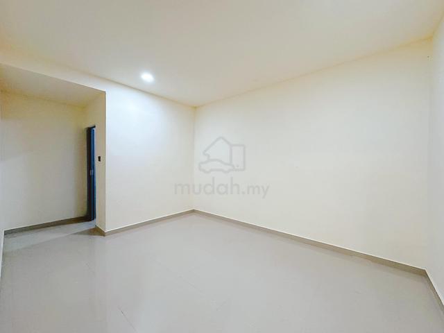 SUPER LARGE SINGLE STOREY Jalan Gajus Taman Tampoi Johor Bahru 5