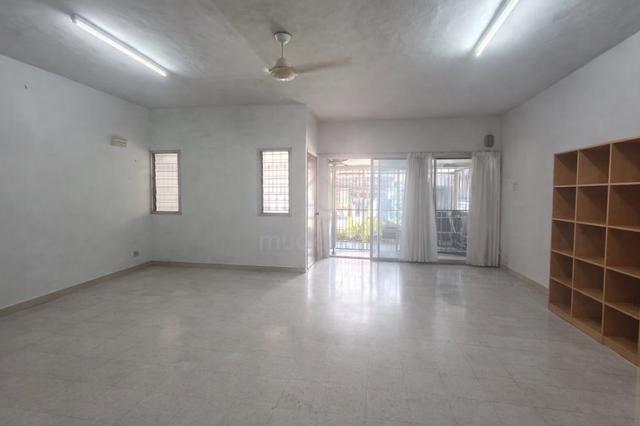 Taman Connaught Basic House【Gated Guarded】High Ground Level 22'x75' 1
