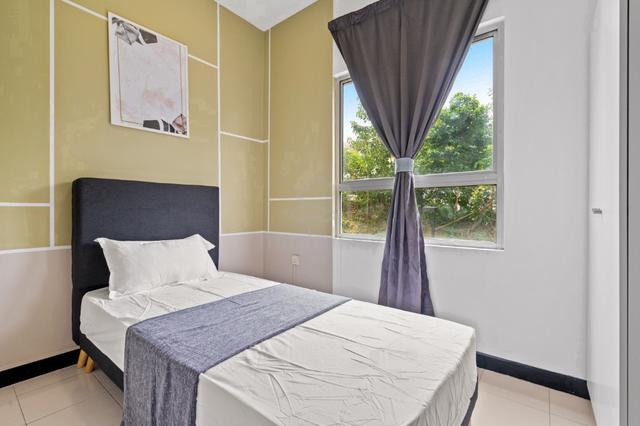 Park Avenue Luxury Stay | Fully Furnished Room + Free WiFi 1