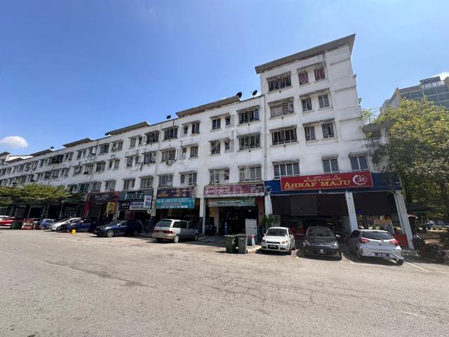 Dataran Otomobil Apartment 1