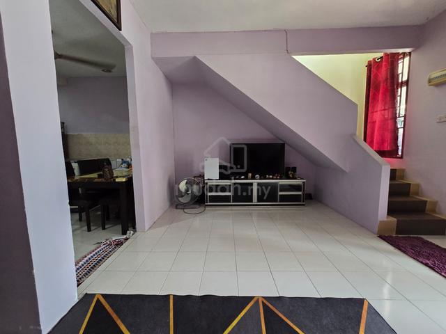 FACING PADANG Double Storey House La Cottage Taman Putra Perdana 1